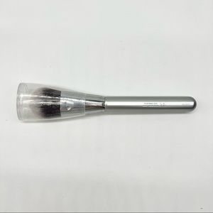 IT COSMETICS 
Airbrush OMG! Foundation Brush